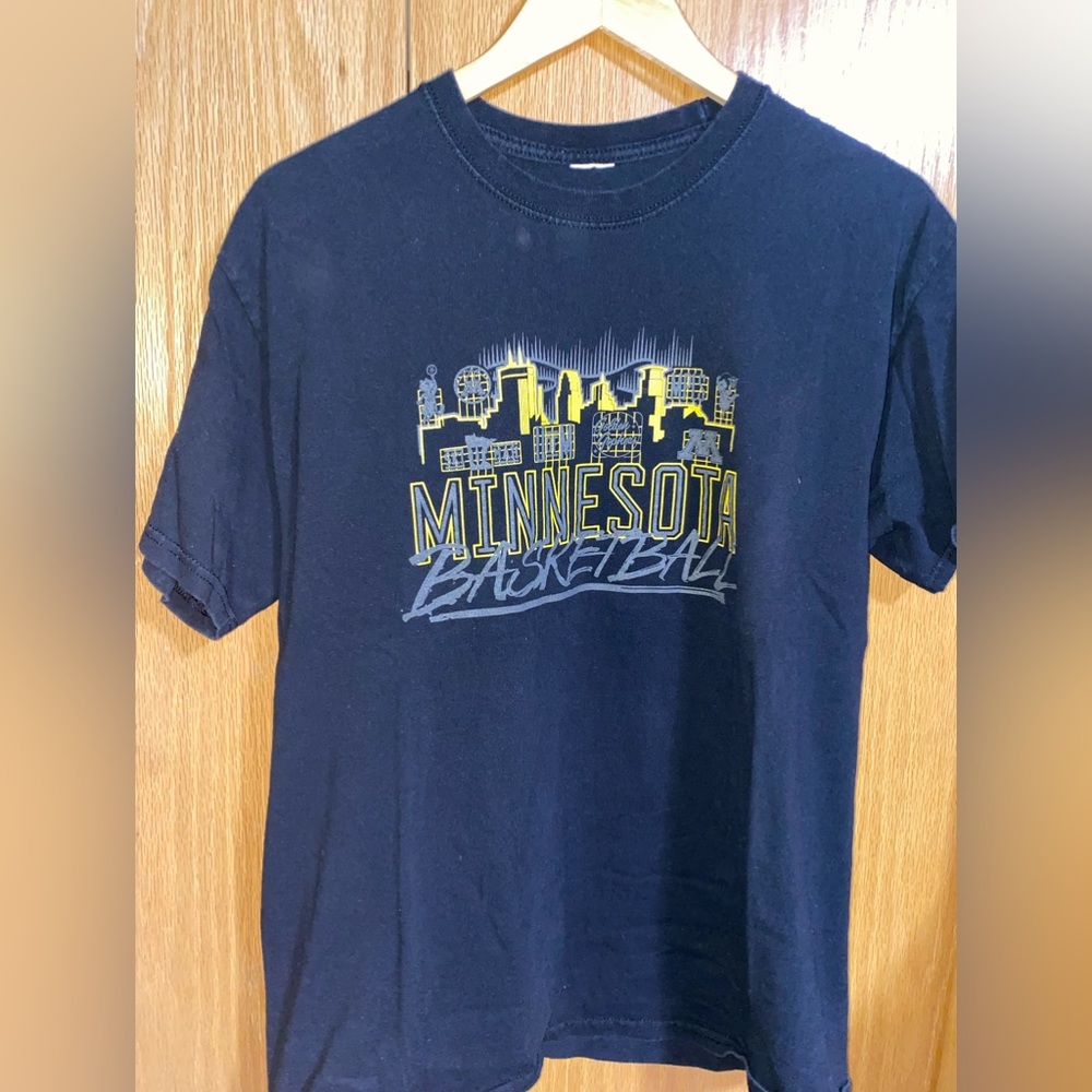Minnesota Gophers Mens Basketball T-Shirt | No tag, but runs Large